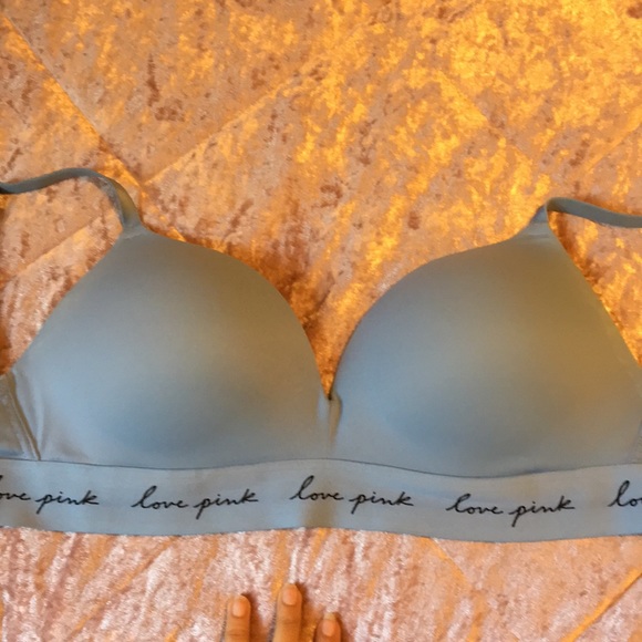 Victoria’s Secret-Wireless push up bra Size-32DD - Picture 1 of 2